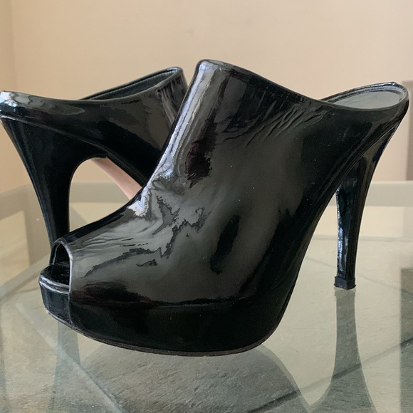 STUART WEITZMAN Patent Leather High Heel Mule Booti - Picture 14 of 14